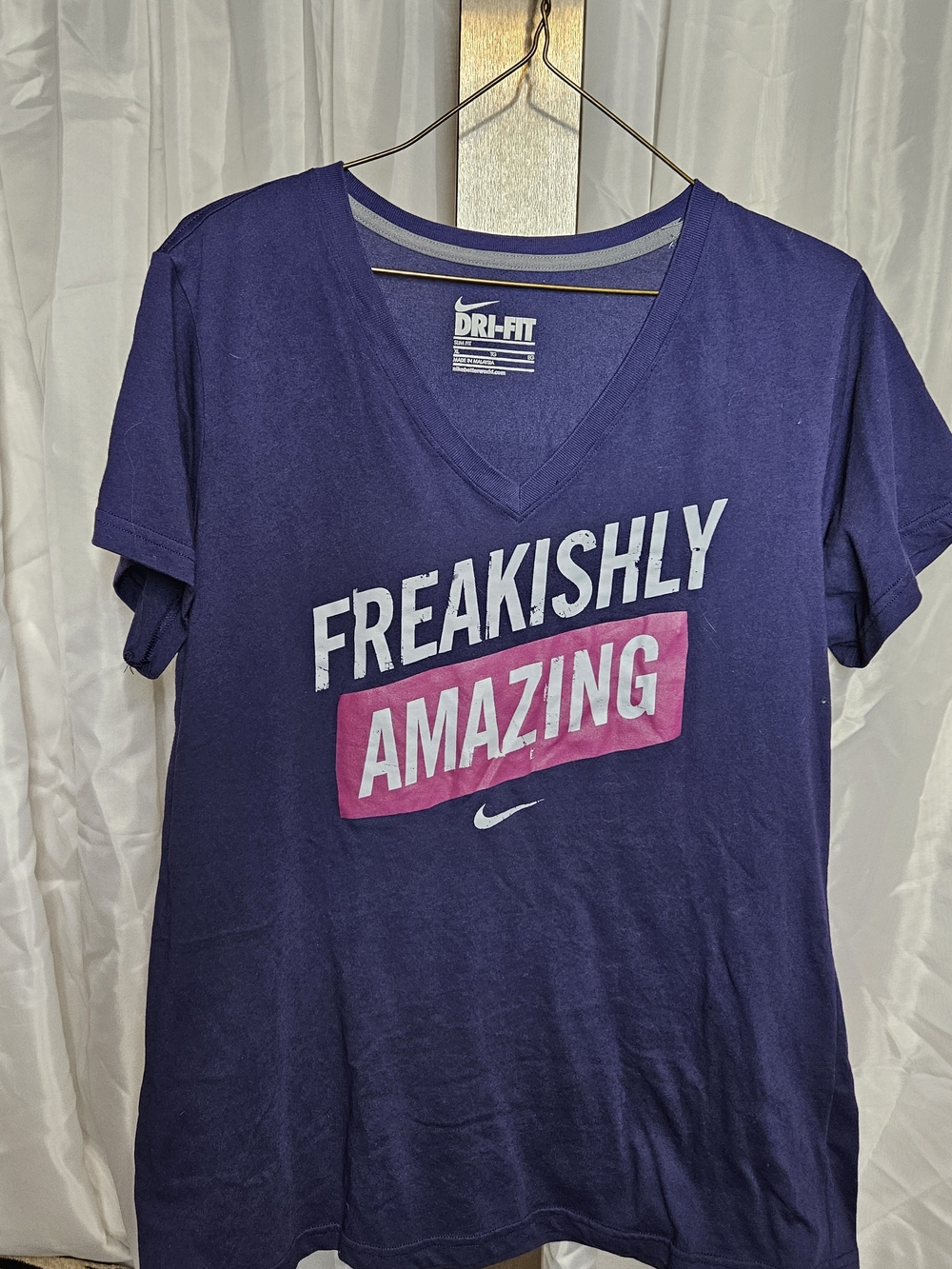 Nike Women’s Dri-FIT V-Neck Tee in Navy with Pink Graphic